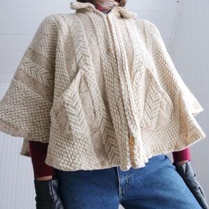 Sweet 90s oatmeal Irish wool poncho